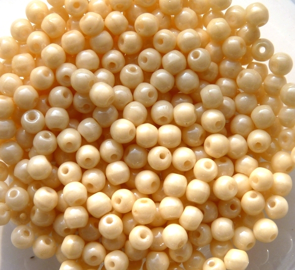 03-R-03000-14413 Chalk White Champagne Luster Round 3 mm. 120 Pc.-0