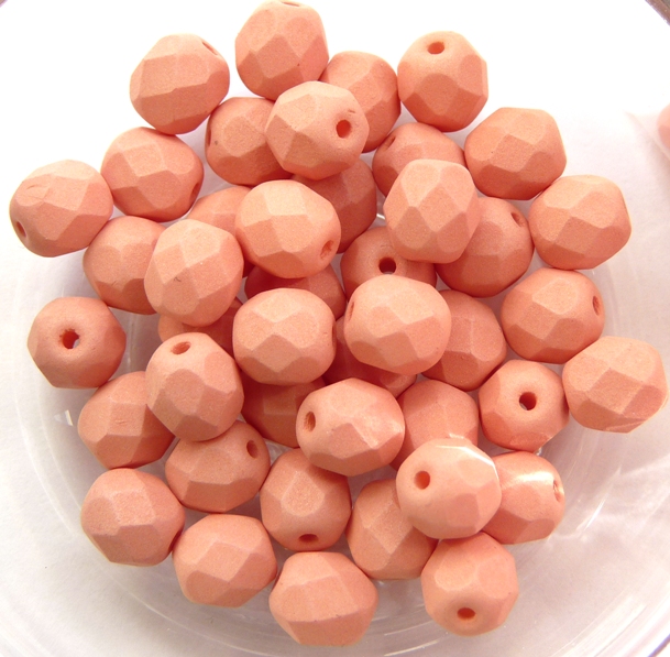 0070338 Saturated Peach Facet 6 mm. 25 Pc.-0