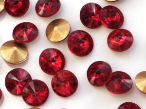 RIV-08-90070 Light Siam Ruby Gold Foiled Rivoli 8 mm. 6 Pc.-0