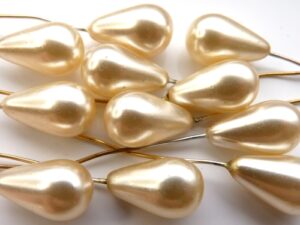0040118 Half Drilled Cream Pearshape Glasspearl on a Pin 18 x 10 mm. 4 Pc.-0