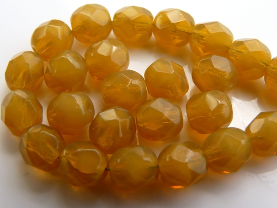 0040217 Topaz Opal facet 6mm. 25 Pc.-0 0040217 Topaz Opal facet 6mm. 25 Pc.-0