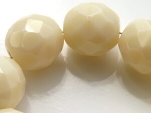 0040235 Light Ivory Facet 10 mm. 10 Pc.-0