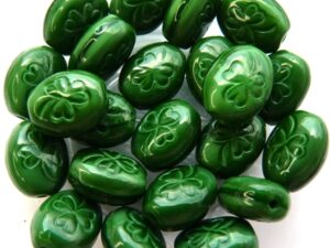 0100125 Milky Dark Green Oval Clover 22 Pc.-0