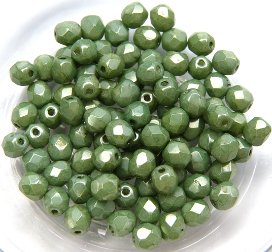 0100417 Opaque White Green Luster Facet 4 mm. 50 Pc.-0