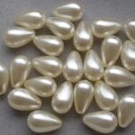 0040123 Off White ( Light Cream ) Glas Pearl Teardrop 12 Pc.-0