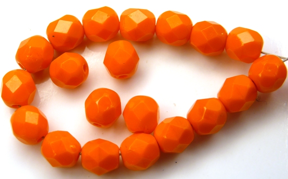 0060114 Opaque Mandarin Orange facet 6 mm. 25 Pc.-0
