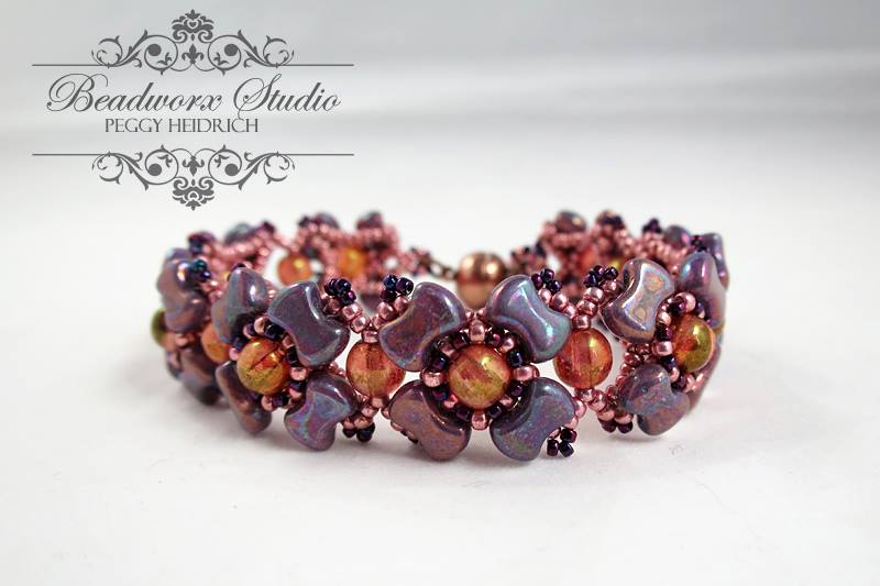 Link to a Free Pattern: BRACELET VIOLA from Peggy Heidrich.-0 Link to a Free Pattern: BRACELET VIOLA from Peggy Heidrich.-0