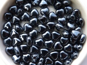 0020062 Jet Hematite heart. 40 Pc.-0