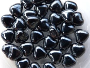 0020062 Jet Hematite heart. 40 Pc.-8674