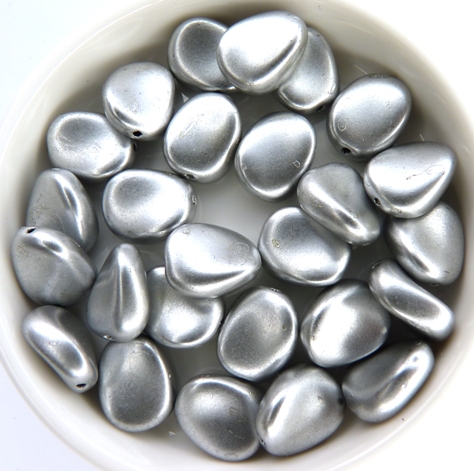 0020080 Silky Silver Twisted Oval 12 Pc.-8701