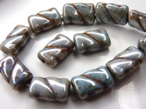 0100040 Opaque White Green/Blue Luster 8 Pc.-8455