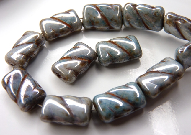 0100040 Opaque White Green/Blue Luster 8 Pc.-8455