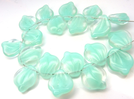 0100049 Crystal - mint green mix Leaves 16 stuks-0 0100049 Crystal - mint green mix Leaves 16 stuks-0