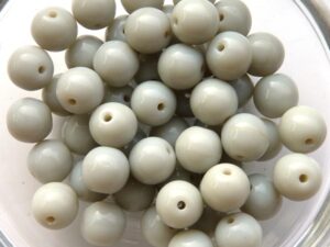 0020030 Opaque Light Grey round 7 mm. 30 Pc.-8655