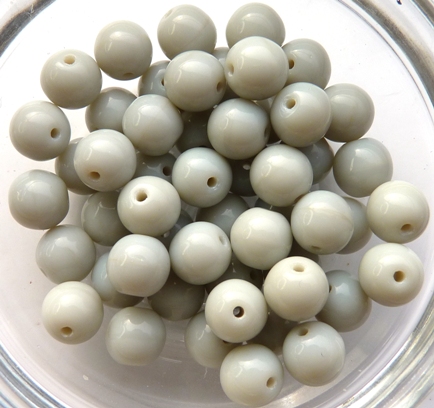 0020030 Opaque Light Grey round 7 mm. 30 Pc.-8655