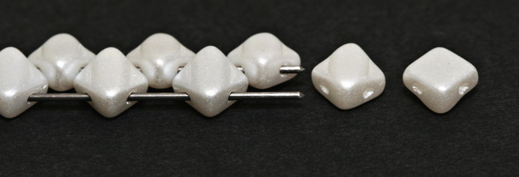 SL-02010-25001 Silky Bead Pastel Pearl White 30 Pc.-8809