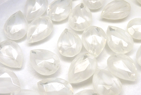 0065-PE Pearshape Crystal White Unfoiled 18 x 13 mm.-0