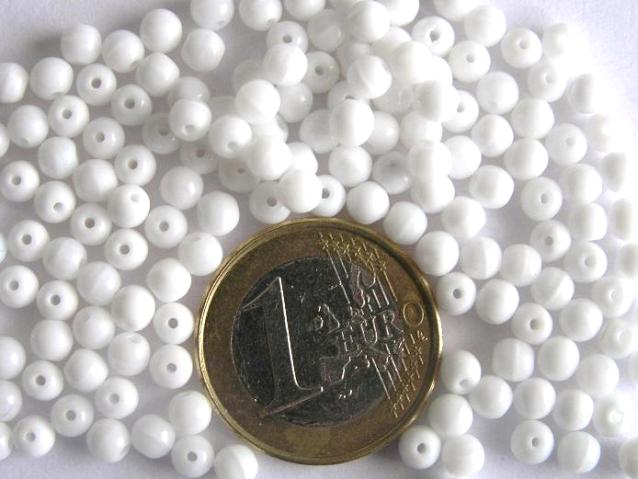 04-R-03000 Chalk White Round 4 mm. 150 pc.-0 04-R-03000 Chalk White Round 4 mm. 150 pc.-0