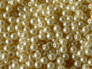 04-R-02010-46112 Cream Shell Opaque Luster, Round 4 mm. 100 Pc.-9623