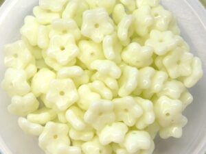 0130028 Druk Flower Caps Light Yellow 7 mm. 35 Pc-9522