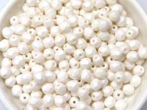 0140249 Opaque White Silk Mat facet 4 mm. 50 Pc.-0