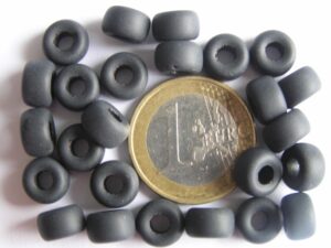 0010027 Mat Zwarte ( Matt Jet) rollerbead met groter gat 22 Pc.-11367