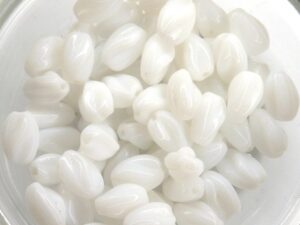 0140001 White Alabaster, Twisted Oval. 50 Pc.-11558