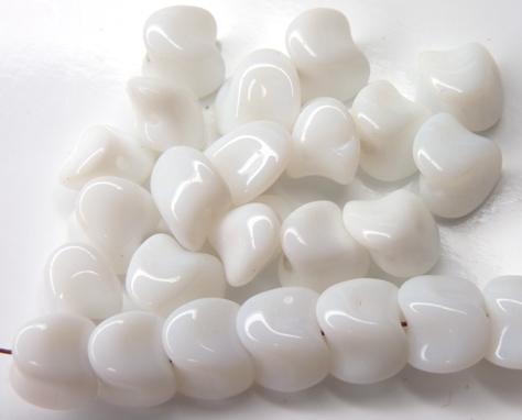 0140009 White Alabaster, Glass Bead. 35 Pc.-11567