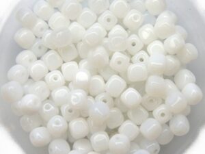 0140026 White Alabaster, Cubes 100 Pc.-11580