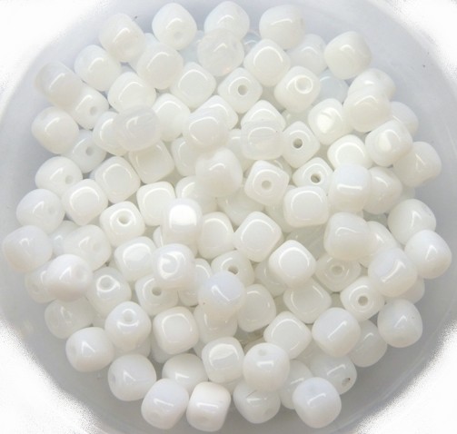 0140026 White Alabaster, Cubes 100 Pc.-11580