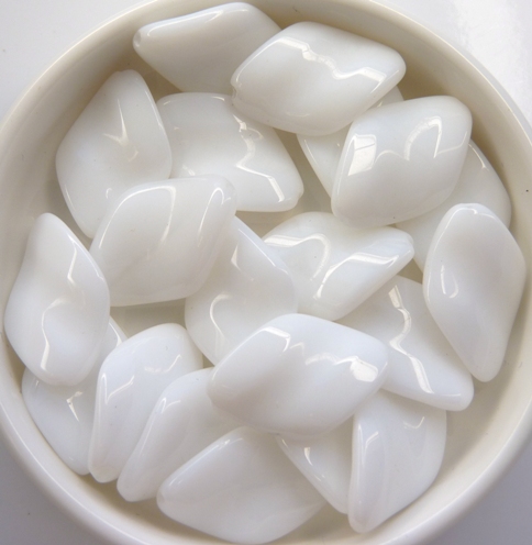 0140037 Chalk White Flat Oval Twist 7 Pc.-11599