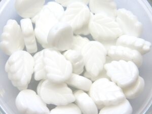 0140047 Chalk White Leaf 30 Pc.-11602