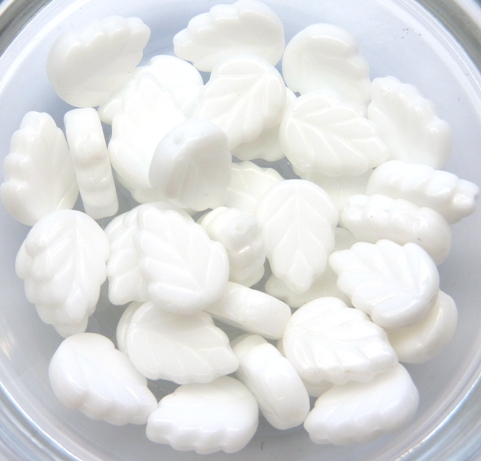 0140047 Chalk White Leaf 30 Pc.-11602