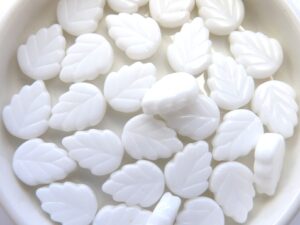 0140047 Chalk White Leaf 30 Pc.-0