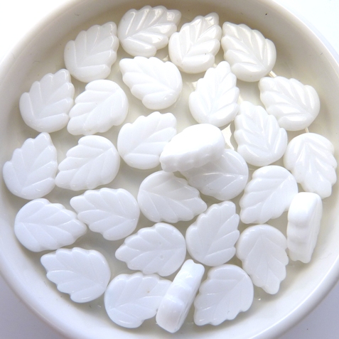 0140047 Chalk White Leaf 30 Pc.-0