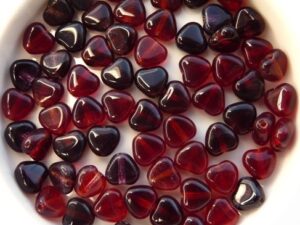 0050001 Garnet Red Melee Small Heart 30 Pc-11799