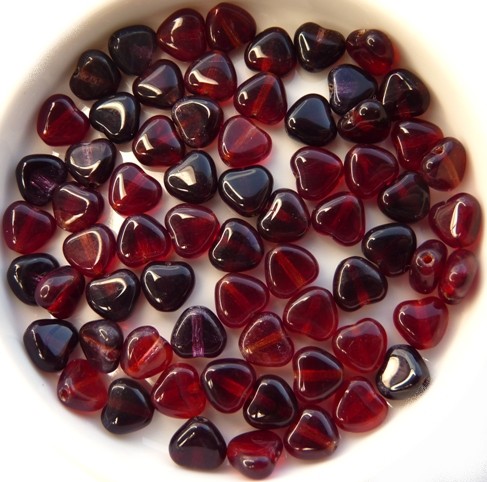 0050001 Garnet Red Melee Small Heart 30 Pc-11799