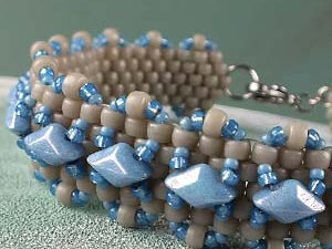 Madras Bracelet, Free Pattern with Matubo GemDuo Beads.-14123