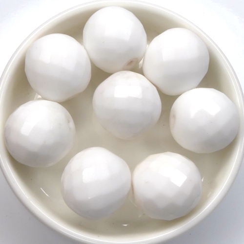 0140252 Opaque White, Facet 16 mm. 4 Pc.-0 0140252 Opaque White, Facet 16 mm. 4 Pc.-0