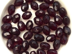 0050273 Garnet, Oval shaped Facet 8 x 6 mm. 18 Pc.-0