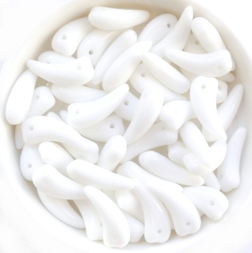 0140044 Opaque White Tooth Beads 35 Pc.-14949