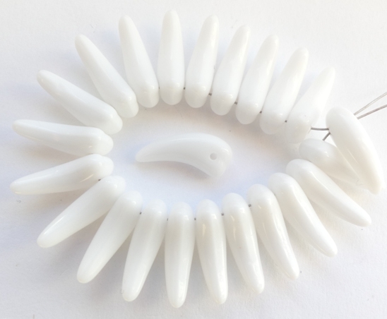 0140044 Opaque White Tooth Beads 35 Pc.-14948