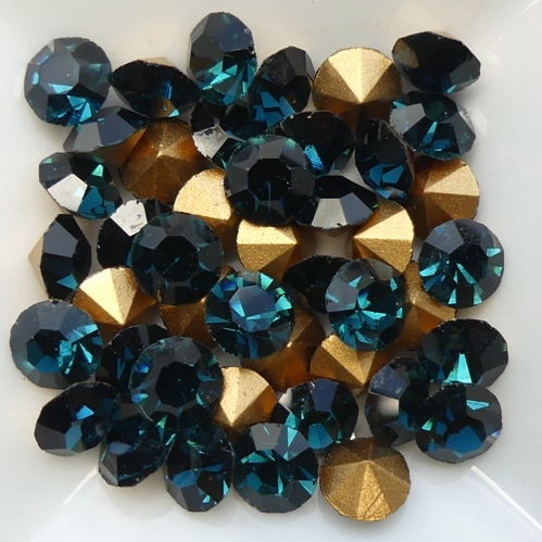 SS29-MCC-30340-98521 Montana Sapphire Gold Foiled Chaton 6 mm. 12 Pc.-15357