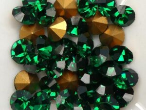 SS29-MCC-50730-98521 Emerald Gold Foiled Chaton 6 mm. 12 Pc.-15368