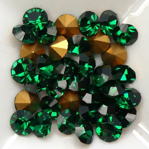 SS29-MCC-50730-98521 Emerald Gold Foiled Chaton 6 mm. 12 Pc.-15368
