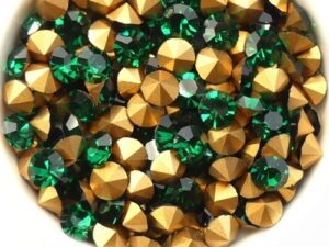 SS29-MCC-50730-98521 Emerald Gold Foiled Chaton 6 mm. 12 Pc.-0