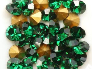 SS29-MCC-50730-98521 Emerald Gold Foiled Chaton 6 mm. 12 Pc.-15367
