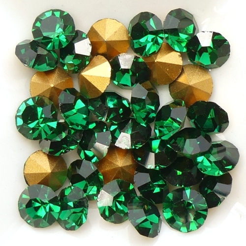 SS29-MCC-50730-98521 Emerald Gold Foiled Chaton 6 mm. 12 Pc.-15367