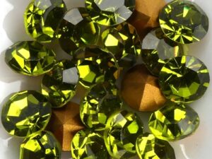 SS39-MCC-50230-98521 Olivine Gold Foiled Chaton 8 mm. 12 Pc.-15403