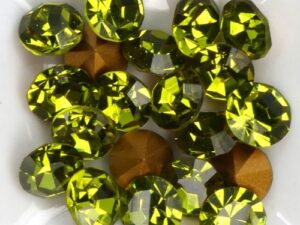 SS39-MCC-50230-98521 Olivine Gold Foiled Chaton 8 mm. 12 Pc.-15404